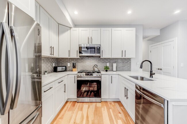 Building Photo - 1011 Bennington St