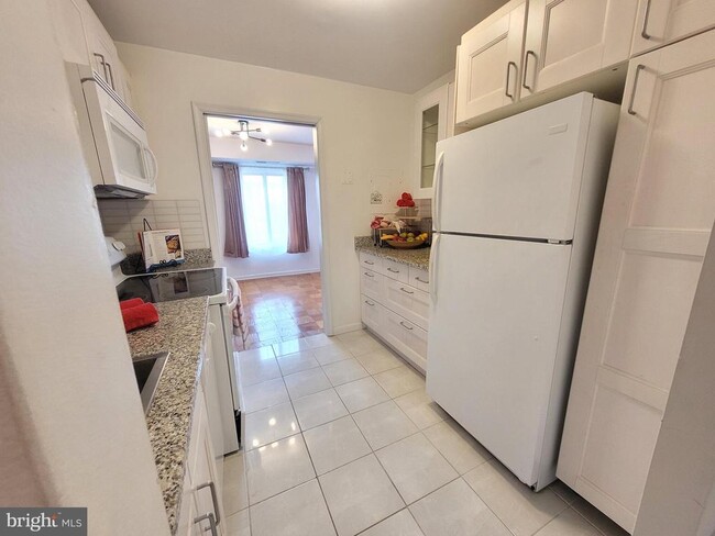 Building Photo - 3101 S Manchester St