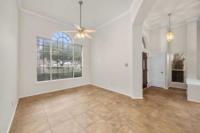 Building Photo - 4702 Forest Home Dr