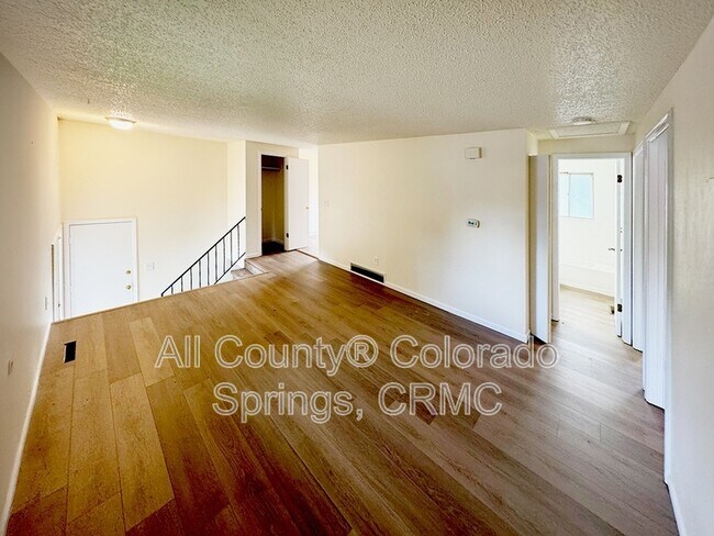 Building Photo - 1389 Commanchero Ct