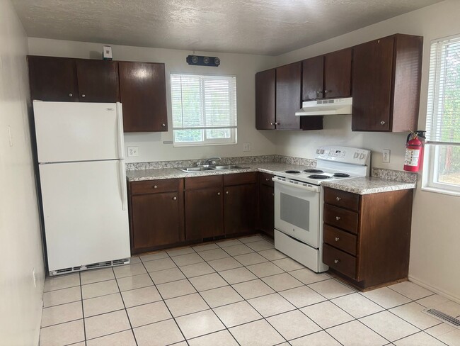 Building Photo - 655 S 1000 W