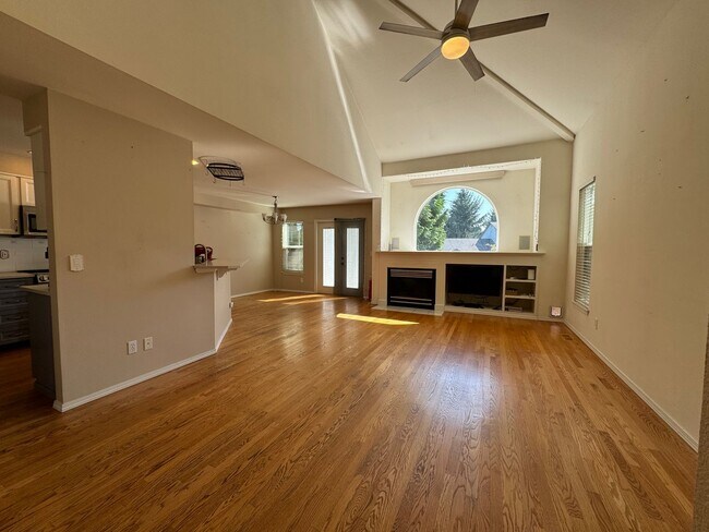 Primary Photo - Beautiful 3 bedroom, 2.5 bathroom home in ...