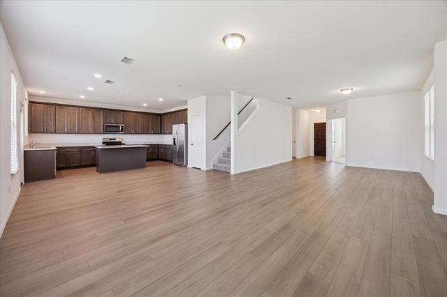 Building Photo - 2424 Castlebar Dr