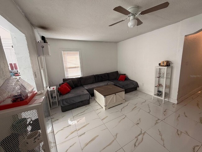 Building Photo - 1039 25th St