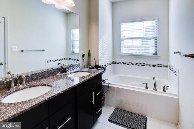 Building Photo - 14301 Ridge View Ln