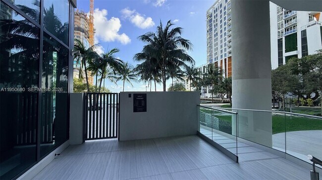 Building Photo - 460 NE 28th St