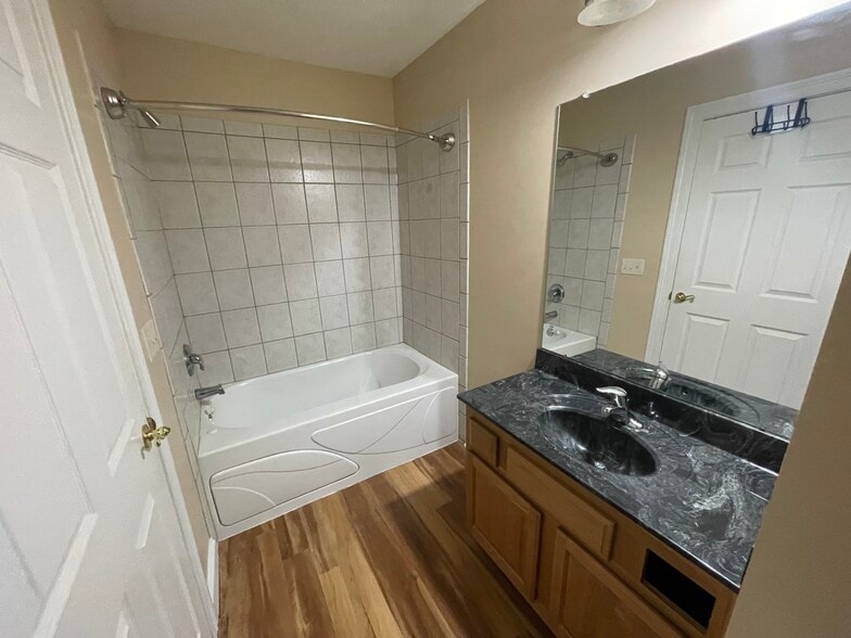 Building Photo - 2690 Gardenia Ave