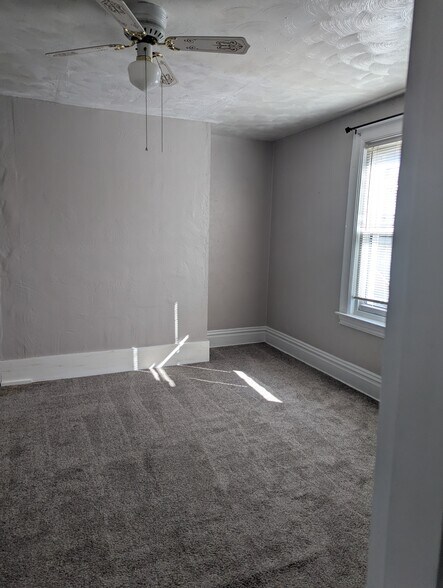 Building Photo - 435 Parker St