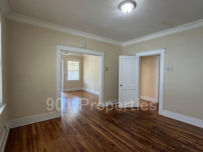Building Photo - 1055 S Cox St