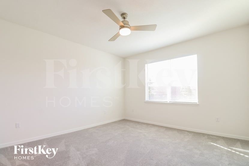Building Photo - 332 Corbel Ln