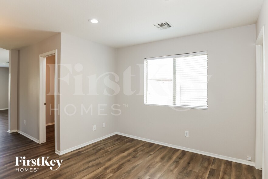 Building Photo - 5570 E Flowing Spring