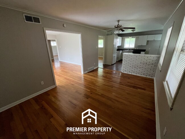 Building Photo - Charming 3BR/2BA in 38118 | Hardwood Floors, Formal Dining & Fenced Yard