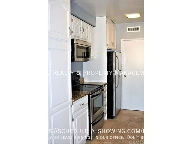 Building Photo - 540 Kelton Ave