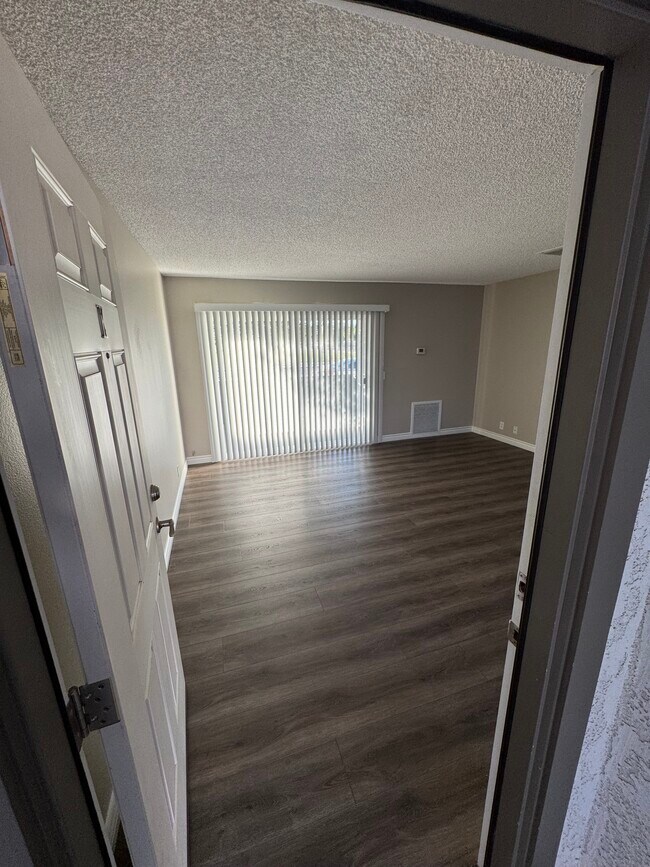 Building Photo - The Courtyard Apartments