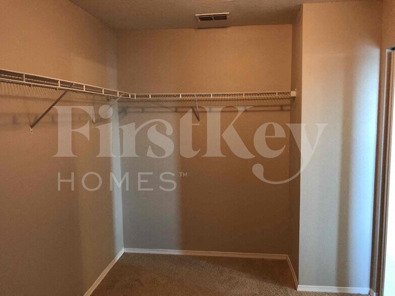 Building Photo - 5455 Sandy Shell Dr