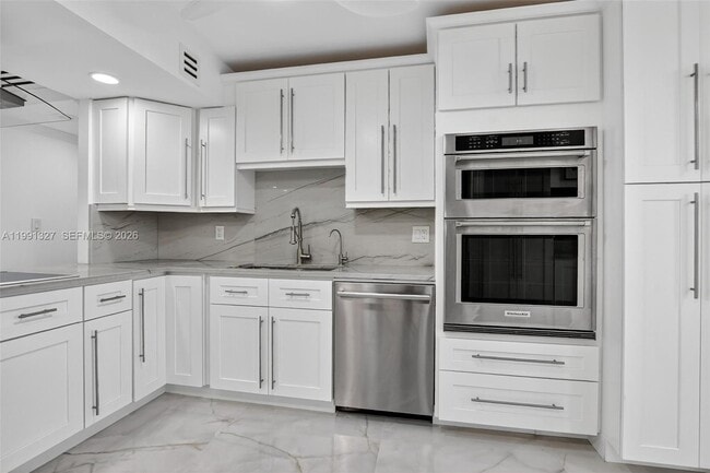 Building Photo - 7145 Promenade Dr