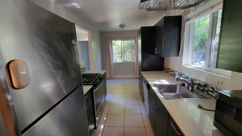 Building Photo - 3116 San Carlos Way