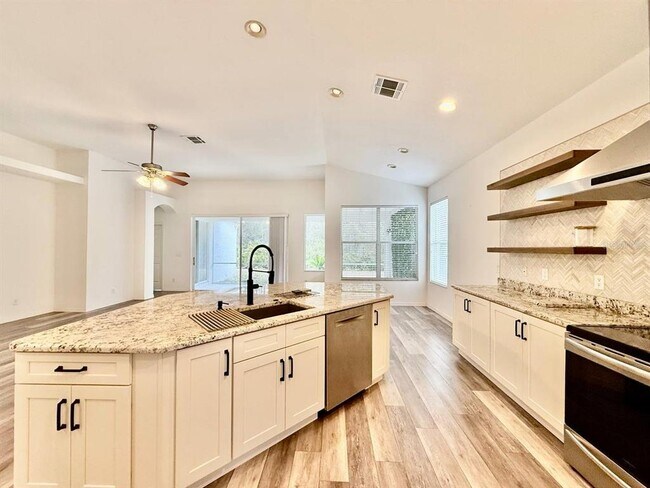 Building Photo - 10226 Evergreen Hill Dr