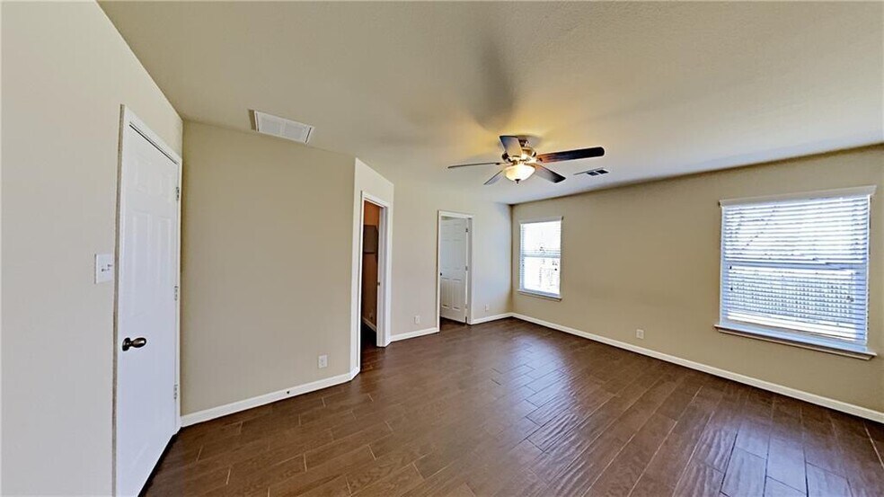 Building Photo - 200 Adriana Ln