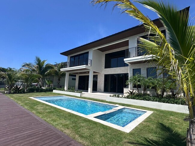 Building Photo - 13085 Coronado Terrace