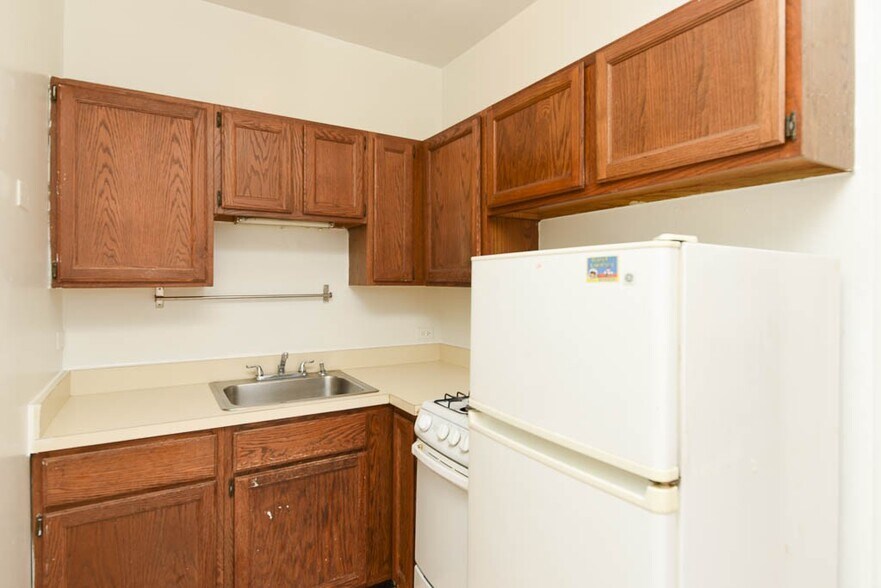 Building Photo - 457 W Melrose St