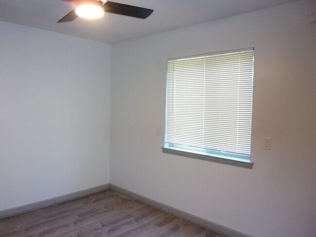 Building Photo - 1673 Eagles Pl