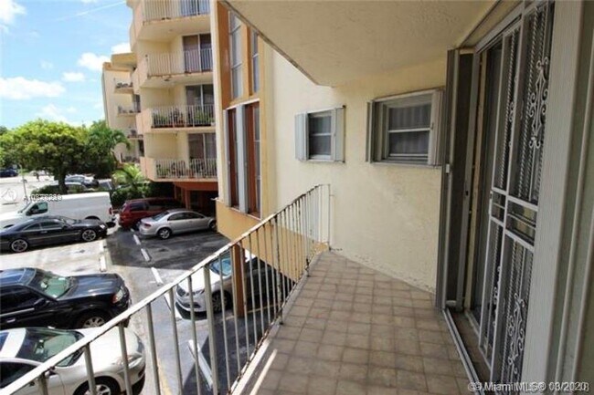 Building Photo - 1750 W 46th St