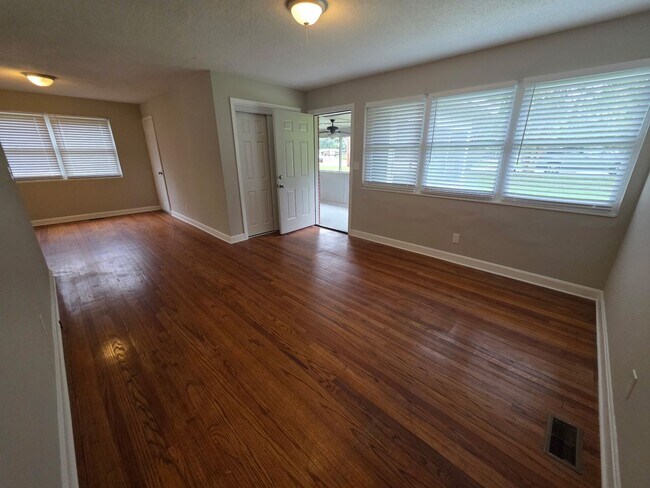 Building Photo - 2412 Bass Ave