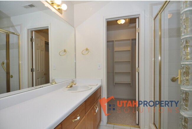 Building Photo - 9255 Jefferson Cove