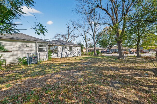 Building Photo - 4626 Dewberry St