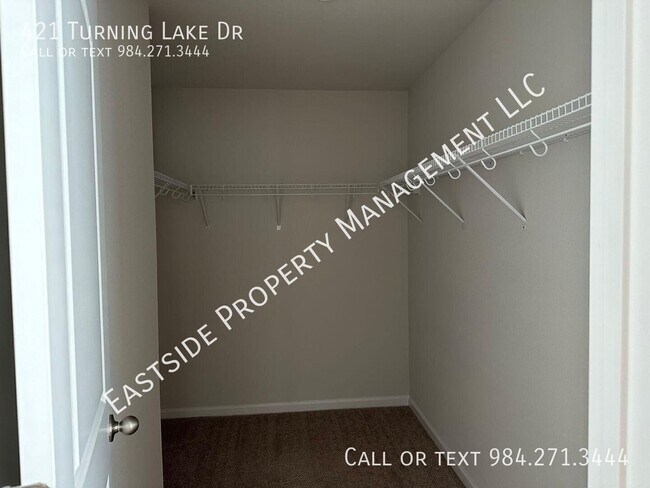 Building Photo - 421 Turning Lk Dr