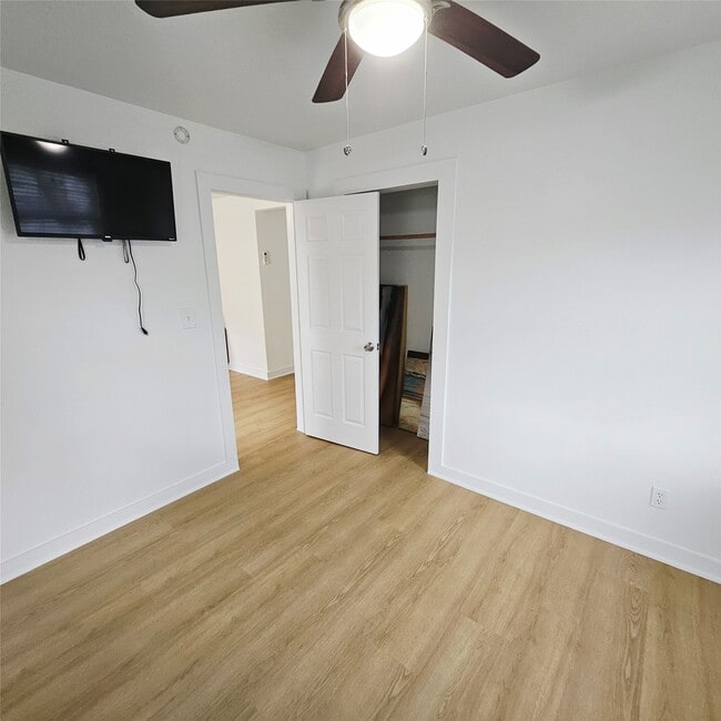 Building Photo - 305 Miles Rd