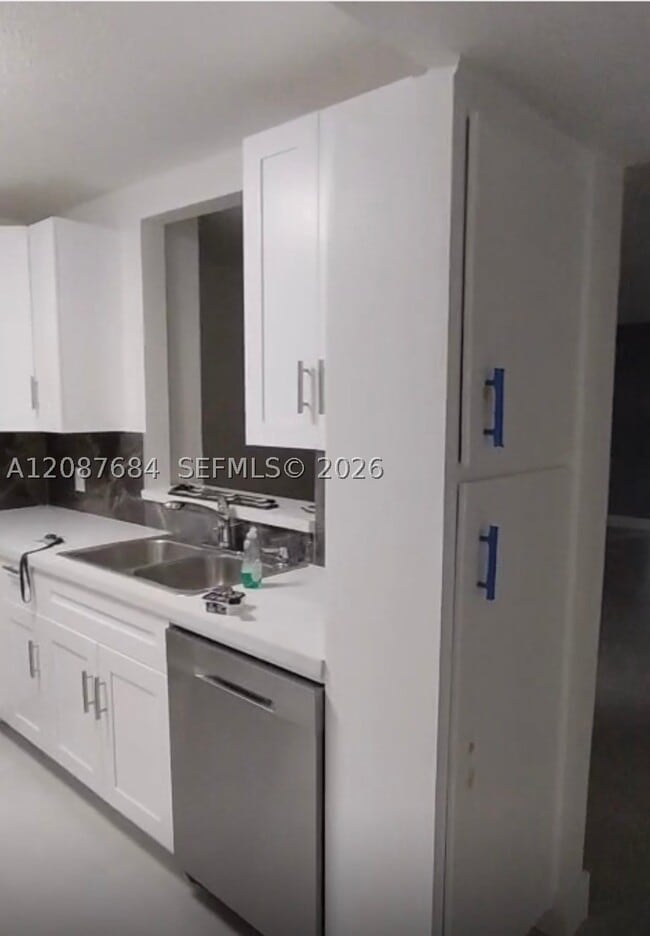 Building Photo - 130 S Shore Dr