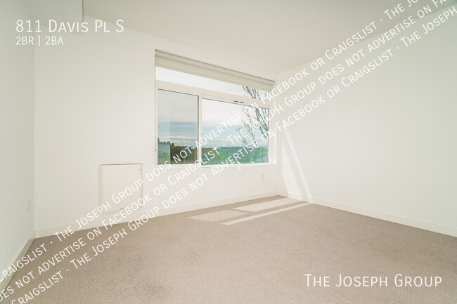 Building Photo - 811 Davis Pl S