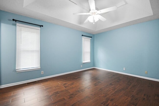 Building Photo - 3515 Clearwater Dr