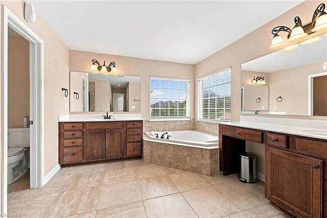 Building Photo - Lease OR Lease to Own