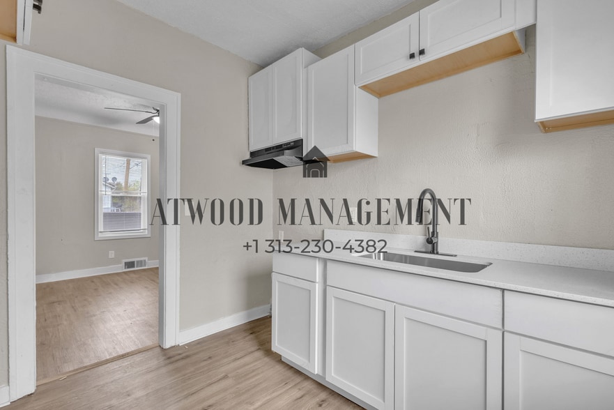 Building Photo - This beautifully updated 4-bedroom, 2-bath single-family home is ready for move-in!