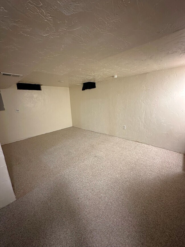 Building Photo - 413 Tampa Way