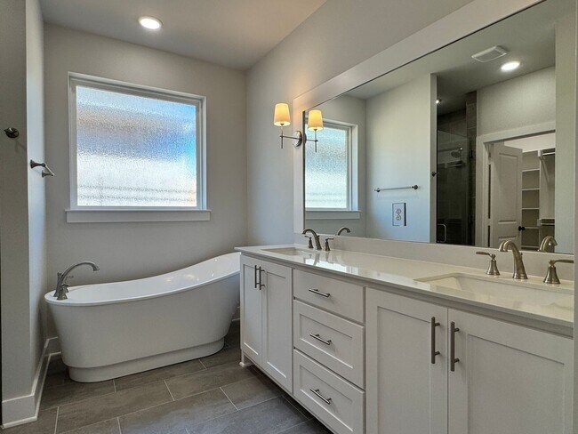 Building Photo - 9256 Villas Ct