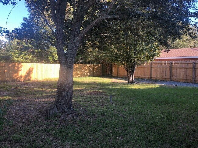 Building Photo - Brick Ranch Home in Pine Valley