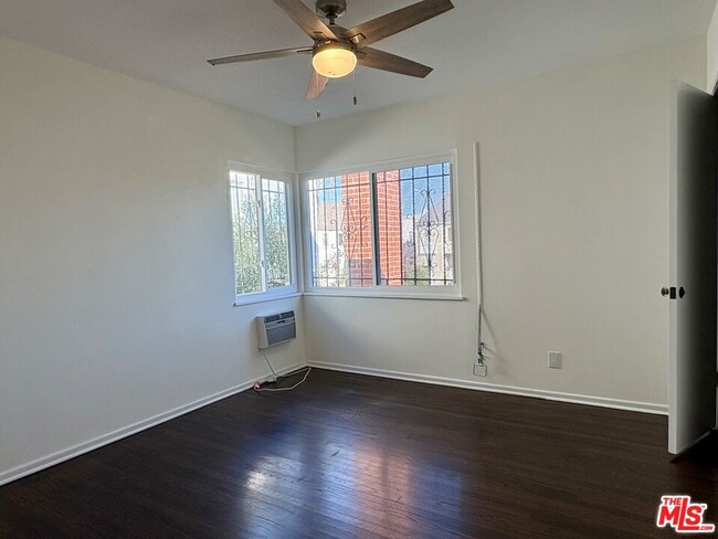 Building Photo - 333 N Detroit St