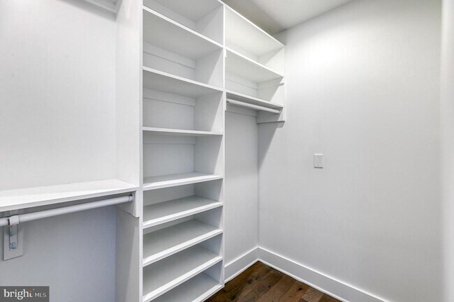 Building Photo - Northern Liberties Townhome with Parking