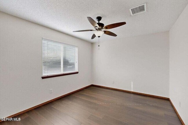 Building Photo - 856 Marimba Dr