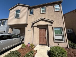 Building Photo - Beautiful 2-Story, 3 Bedroom, 2½ Bathroom ...