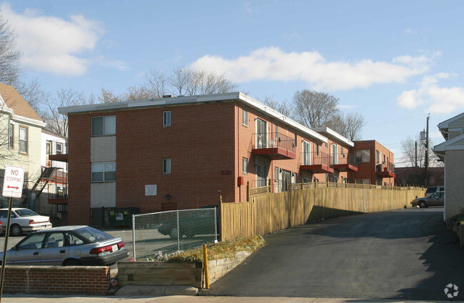 Building Photo - Waverly Gardens Apartments