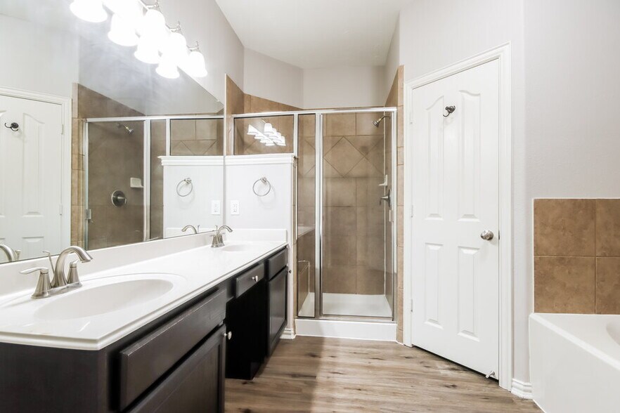Building Photo - 24010 Clipper Hill Ln