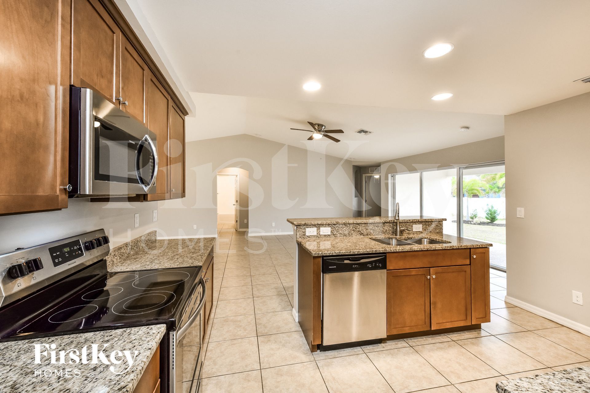 Building Photo - 2912 NW 18th Pl