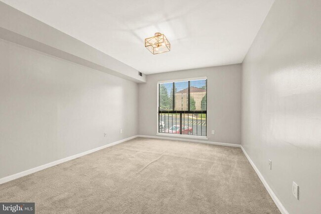 Building Photo - 2045 Royal Fern Ct