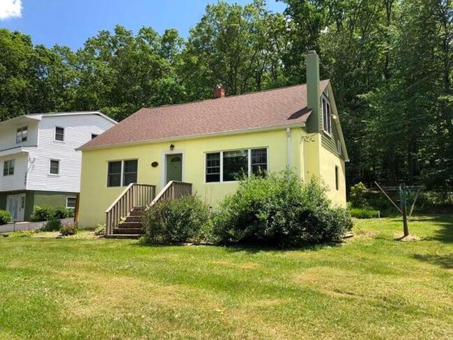 Building Photo - Four Bedroom House just outside Blacksburg