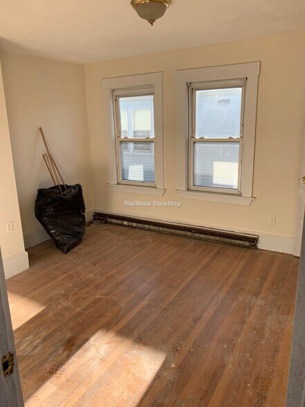 Building Photo - 236 Cedar St